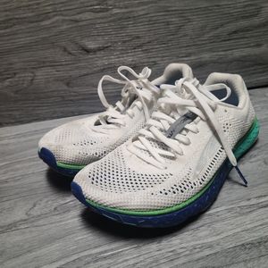 Altra Escalante Racer

Shoes